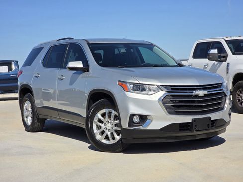 Used 2018 Chevrolet Traverse LT image 1