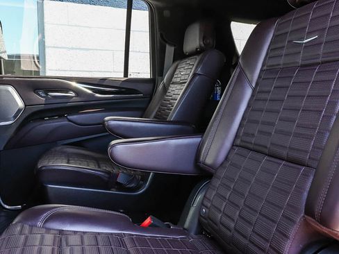 Used 2023 Cadillac Escalade ESV Premium Luxury Platinum AWD/4WD image 22