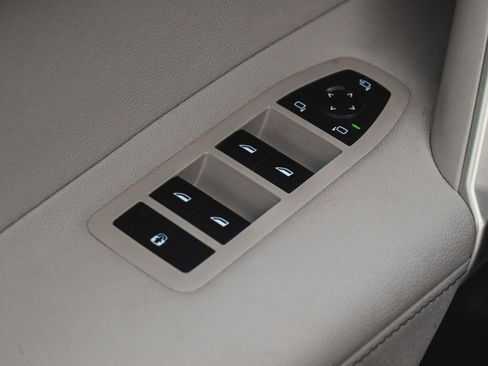 Used 2023 BMW iX xDrive50 w/ Convenience Package image 9