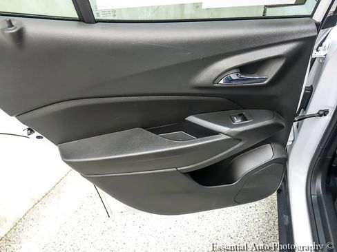 Used 2024 Chevrolet Trax RS w/ Driver Confidence Package FWD image 19