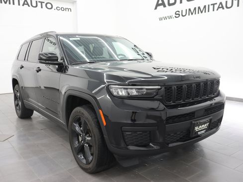 Used 2023 Jeep Grand Cherokee L Laredo AWD/4WD image 2