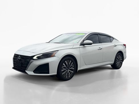 Used 2023 Nissan Altima 2.5 SV AWD/4WD image 9