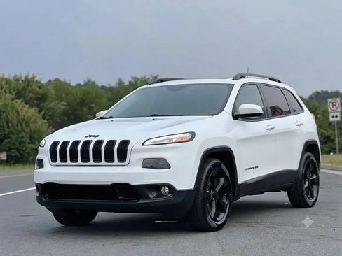 Used 2016 Jeep Cherokee Latitude w/ Comfort/Convenience Group AWD/4WD image 1