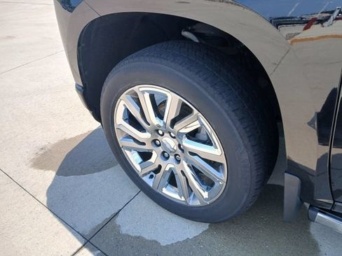 Used 2019 Chevrolet Silverado 1500 High Country w/ High Country Premium Package AWD/4WD image 10