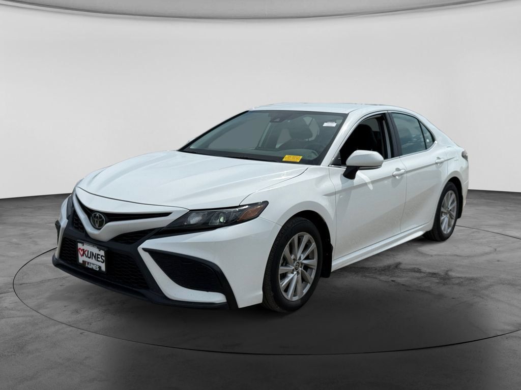 Used 2024 Toyota Camry SE FWD image 5