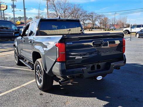 Used 2024 Toyota Tacoma TRD Sport image 4