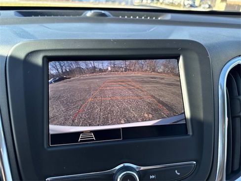 Used 2022 Chevrolet Equinox LS w/ LS Convenience Package image 18