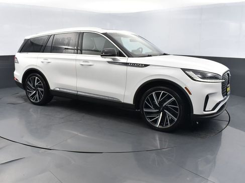 New 2025 Lincoln Aviator Reserve w/ Equipment Group 201A image 3