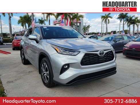 Used 2024 Toyota Highlander LE image 1