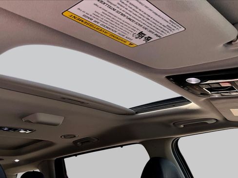 Certified 2025 Kia Carnival SX Prestige FWD image 14