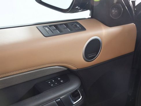 Used 2024 Land Rover Discovery Metropolitan Edition image 15