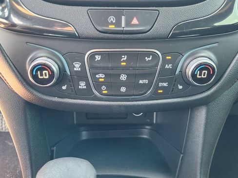 Used 2023 Chevrolet Equinox RS FWD image 18