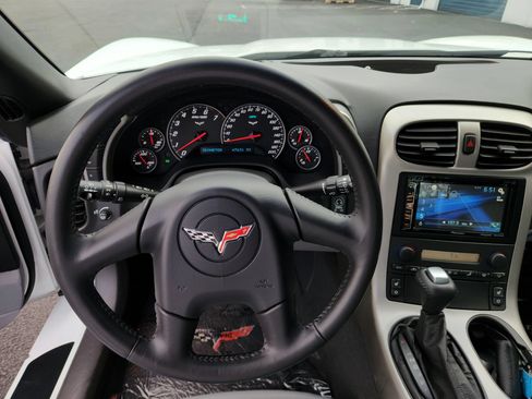 Used 2005 Chevrolet Corvette Coupe w/ Preferred Equipment Group RWD image 9
