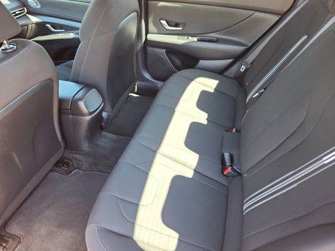 Used 2021 Hyundai Elantra SEL w/ Convenience Package FWD image 13