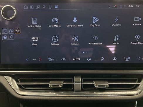 Used 2025 Chevrolet Equinox EV LT w/ Comfort Package image 29