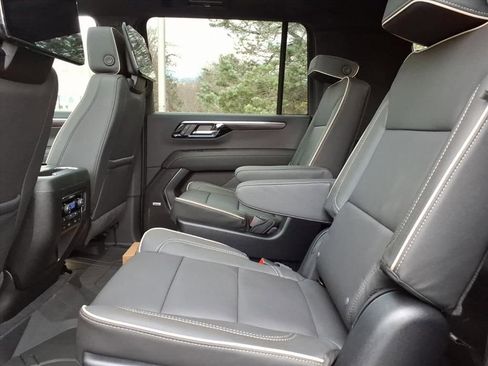 New 2026 Chevrolet Suburban Premier image 17