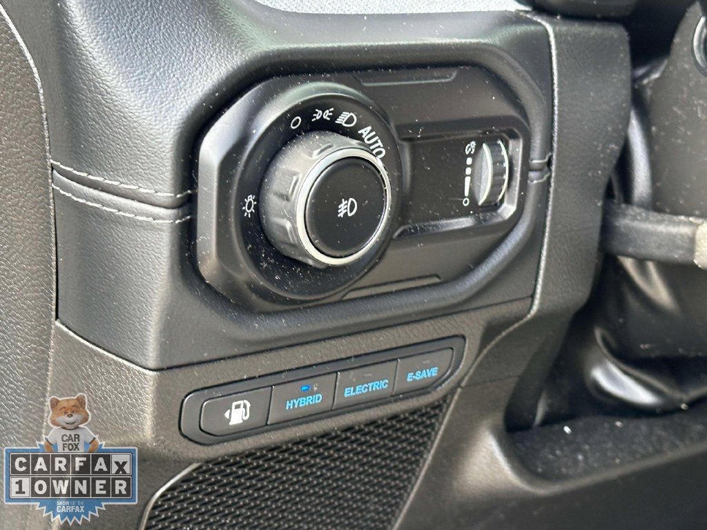 Used 2024 Jeep Wrangler Unlimited Sahara w/ Technology Group AWD/4WD image 20
