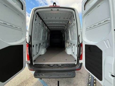 New 2024 Mercedes-Benz eSprinter 170 Cargo image 27