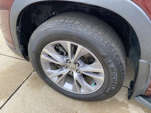 Used 2014 Toyota Highlander XLE image 24