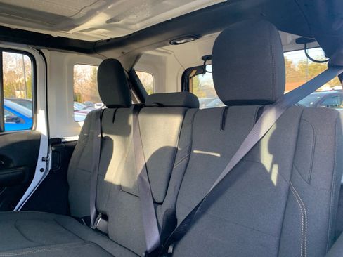 Used 2024 Jeep Wrangler Sahara image 30