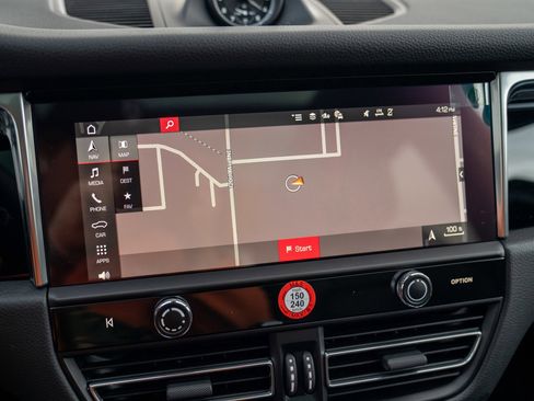 New 2026 Porsche Macan image 18