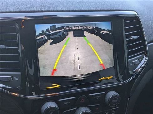 Used 2020 Jeep Grand Cherokee Altitude RWD image 14