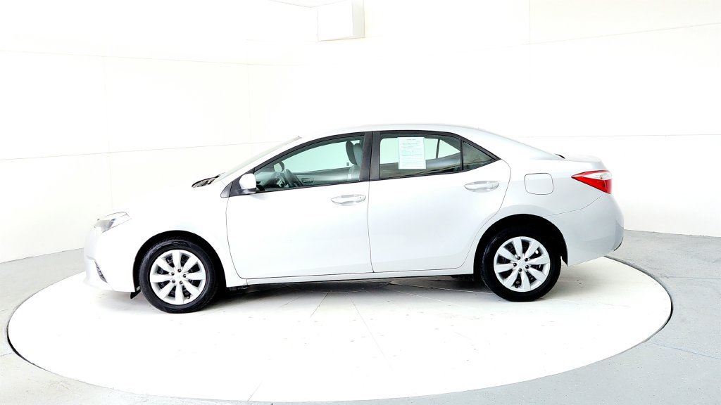 Used 2016 Toyota Corolla LE FWD image 3