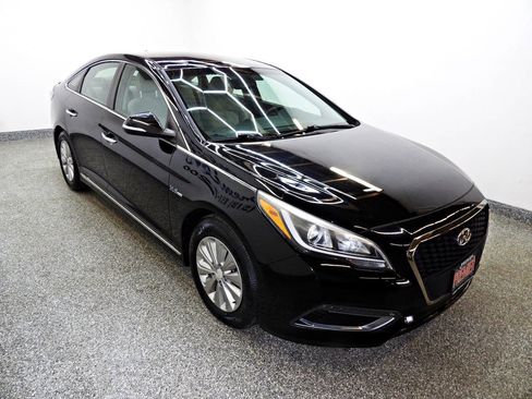 Used 2016 Hyundai Sonata SE image 3