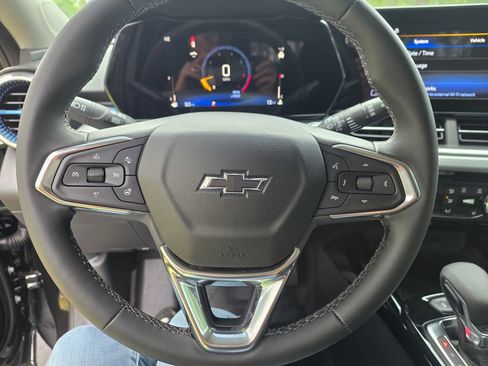 New 2026 Chevrolet Trax LT w/ Sunroof Package FWD image 34