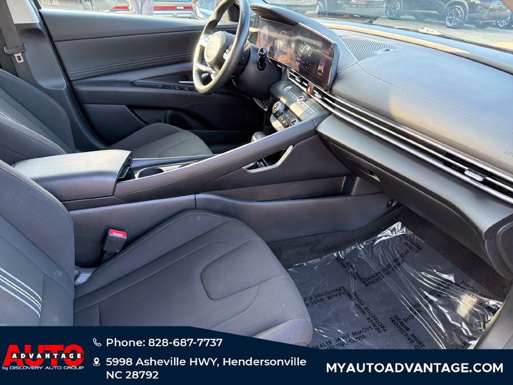 Used 2025 Hyundai Elantra SEL FWD image 40