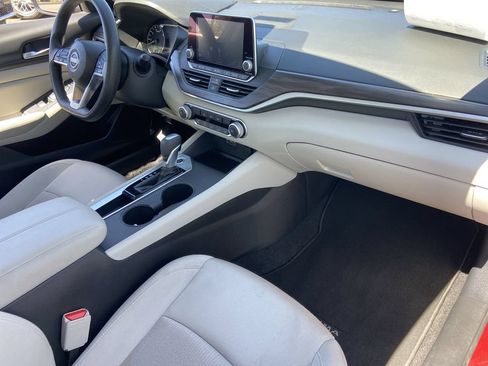 Used 2025 Nissan Altima 2.5 SV FWD image 23