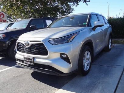Used 2024 Toyota Highlander LE