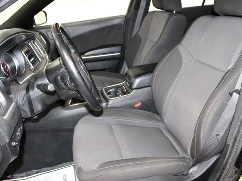 Used 2022 Dodge Charger SXT RWD image 18