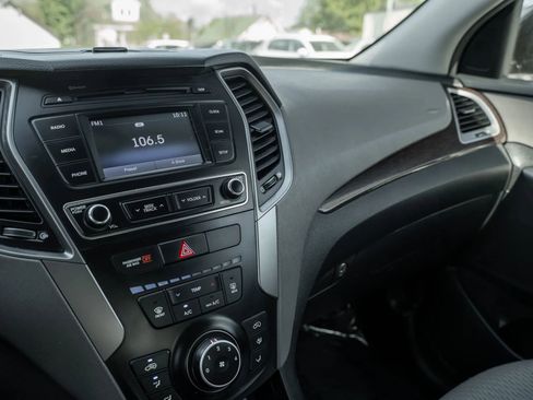 Used 2018 Hyundai Santa Fe Sport FWD image 17