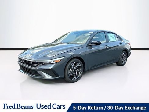 Used 2025 Hyundai Elantra SEL image 3