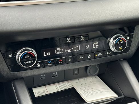 New 2025 Mitsubishi Outlander SEL image 22