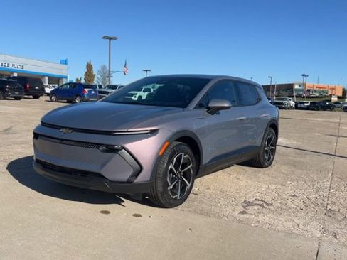 New 2026 Chevrolet Equinox EV LT image 4