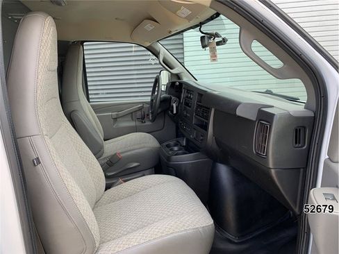 Used 2021 Chevrolet Express 2500 RWD image 23