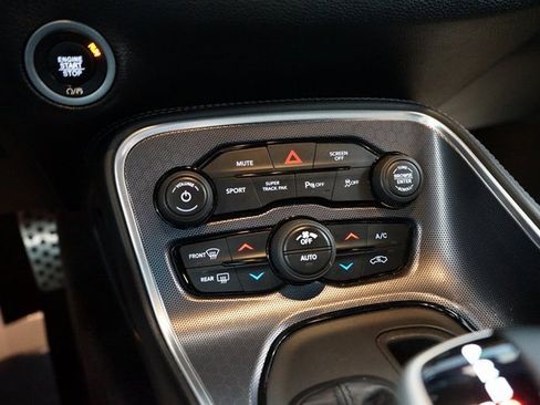 Used 2018 Dodge Challenger GT w/ Driver Convenience Group image 38