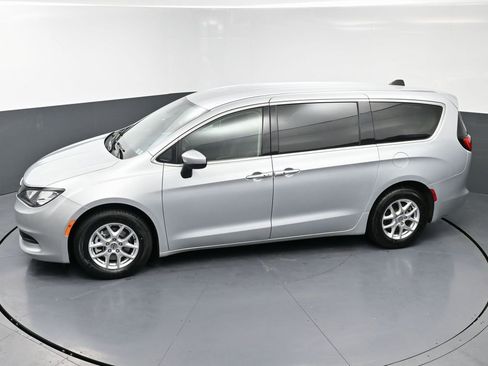 Used 2023 Chrysler Voyager LX FWD image 45
