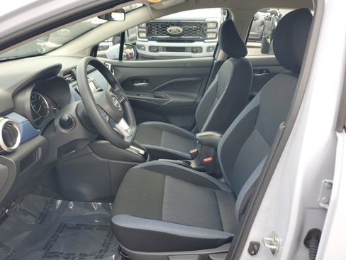 Used 2025 Nissan Versa SV image 11