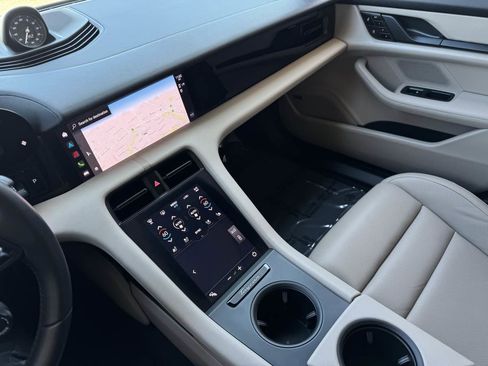 Used 2021 Porsche Taycan image 16