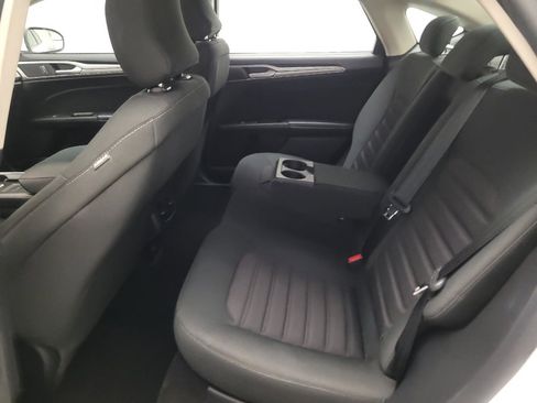 Used 2018 Ford Fusion SE w/ Fusion SE Technology Package FWD image 18