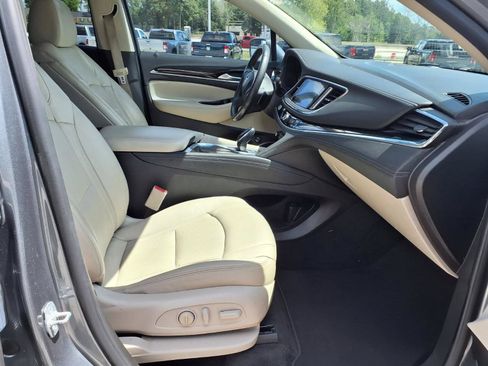 Used 2019 Buick Enclave Premium FWD image 19