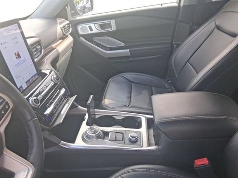 Used 2023 Ford Explorer Limited w/ Limited Technology Package AWD/4WD image 15