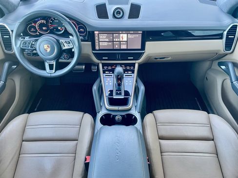 Used 2021 Porsche Cayenne Turbo image 16
