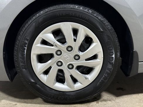 Used 2018 Hyundai Elantra SE w/ Winter Weather Package FWD image 25