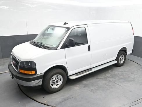 Used 2025 GMC Savana 2500 w/ Driver Convenience Package RWD image 27