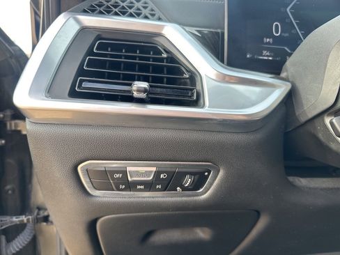 Used 2023 BMW X7 xDrive40i w/ M Sport Package image 18