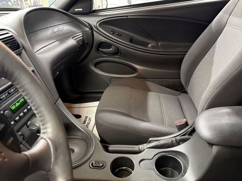Used 2003 Ford Mustang Deluxe image 17